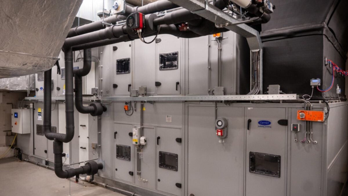 Gemoderniseerde luchtbehandelingskast in het pand van Warmtebouw